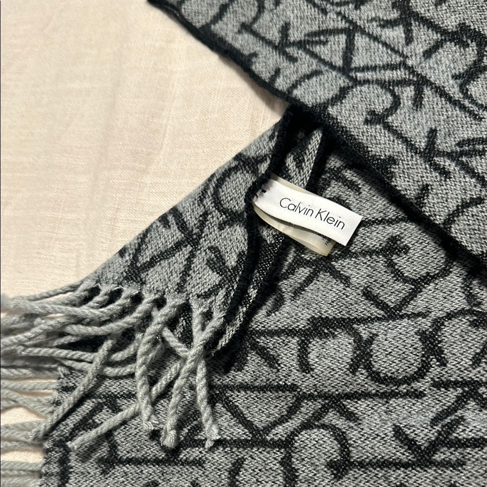 Calvin Klein Black and Gray Reversible Scarf - Picture 3 of 4